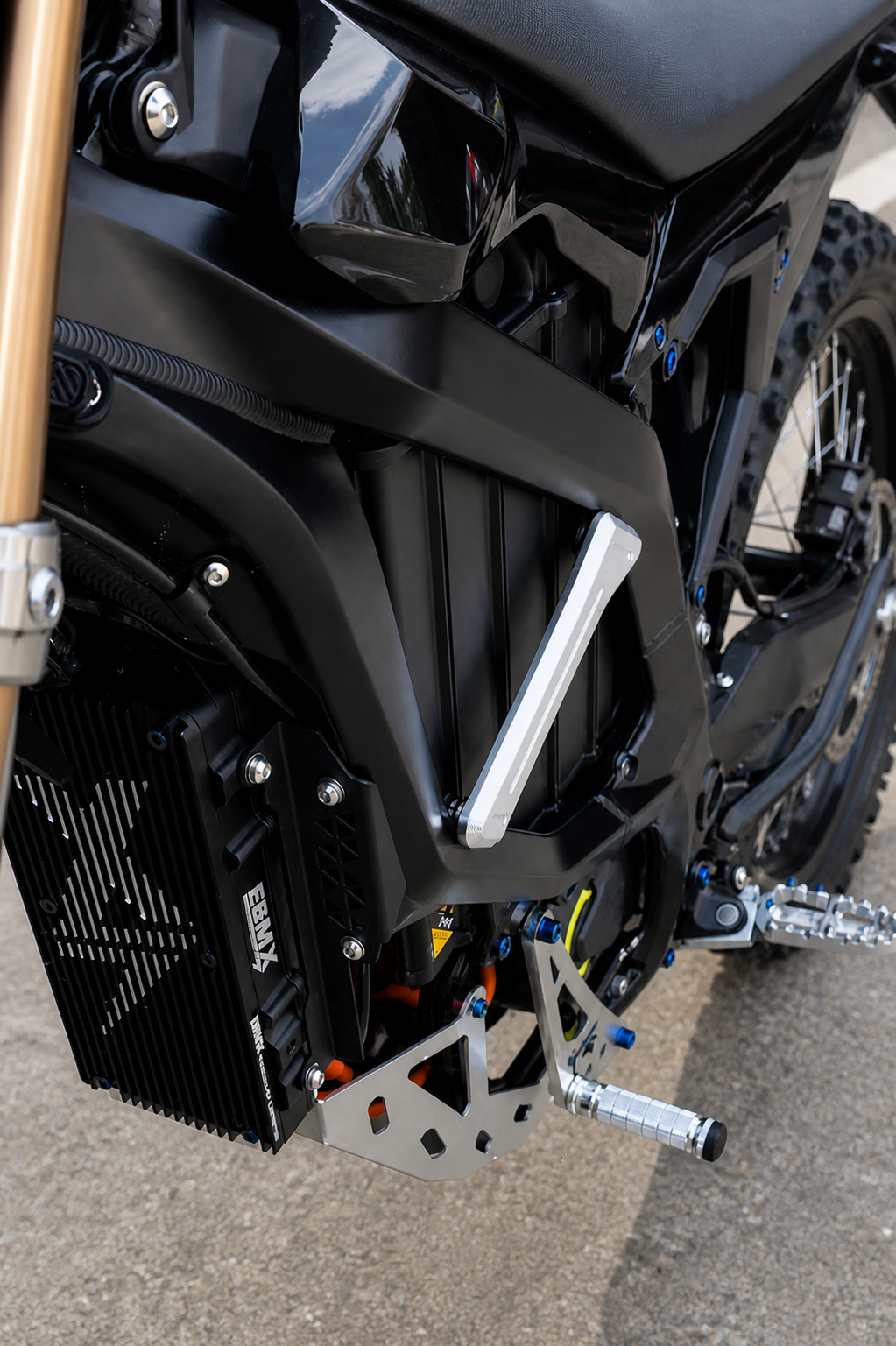 AMP Ultra Bee CNC Battery Side Guards